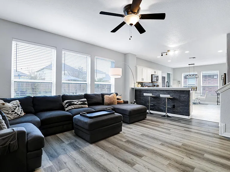 8623 Finlandia Gap — Photo 9