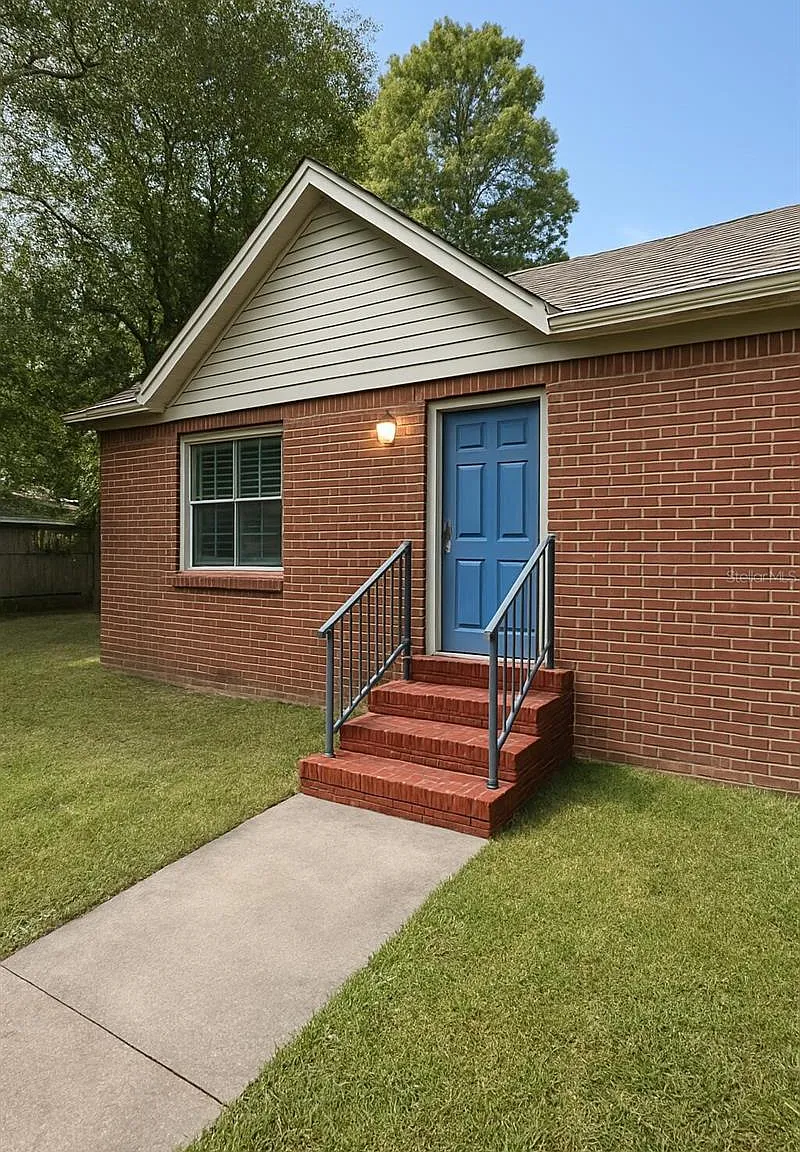 2 bed, 1050 sqft, $900 — Photo 1