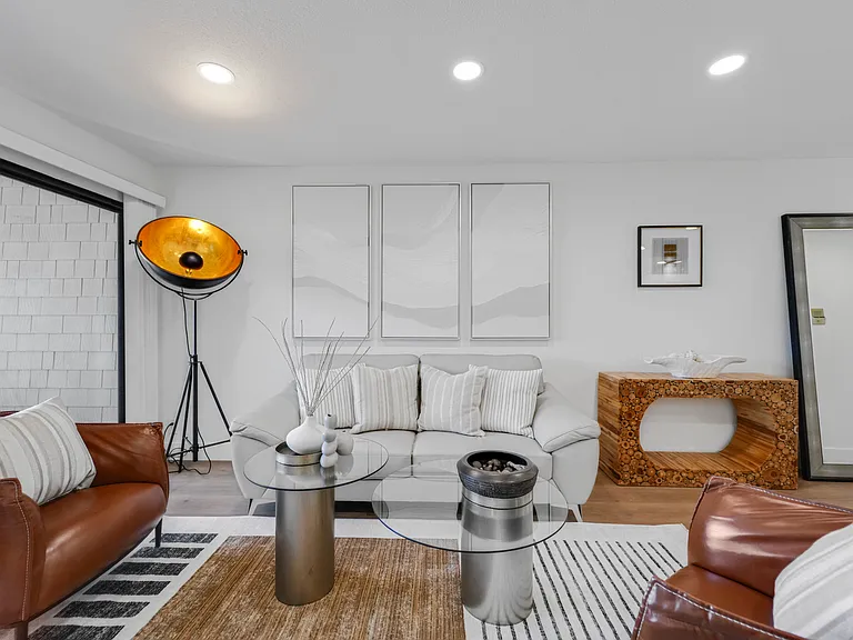 2111 Latham St #307 — Photo 4