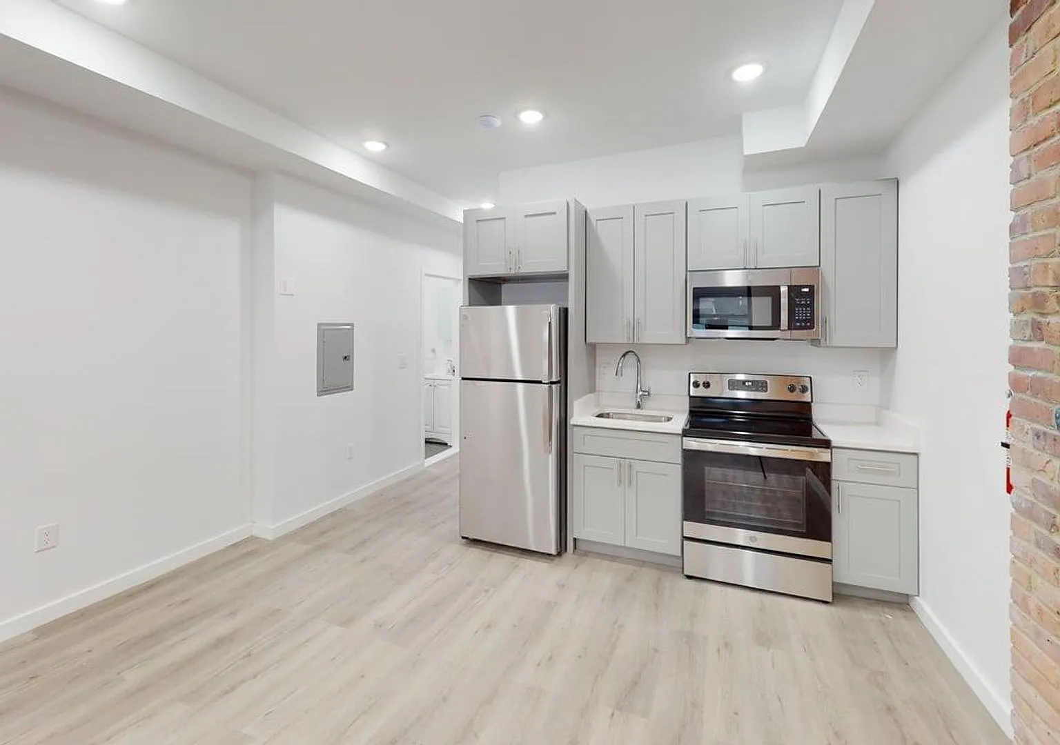 81 Halsey Street — Photo 1