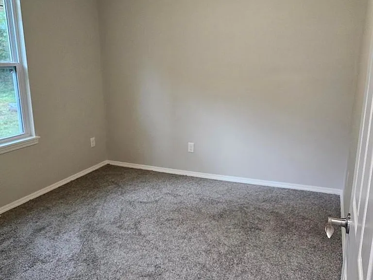 1307 E Locust Springfield — Photo 1