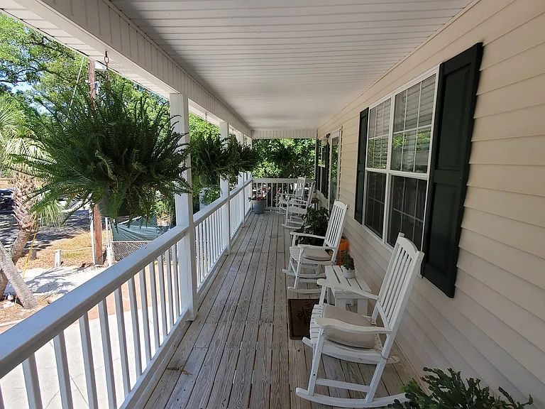 1006 Laurel Ave — Photo 2