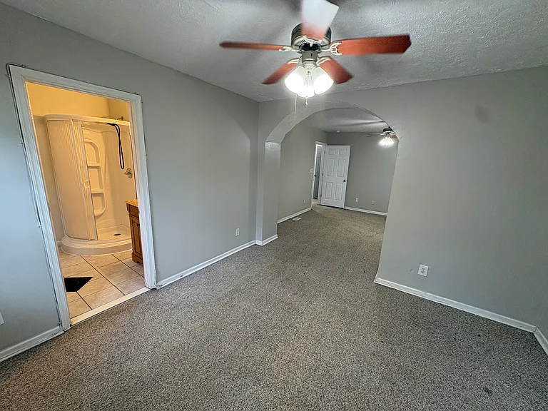 1240 Hampton Ave — Photo 13