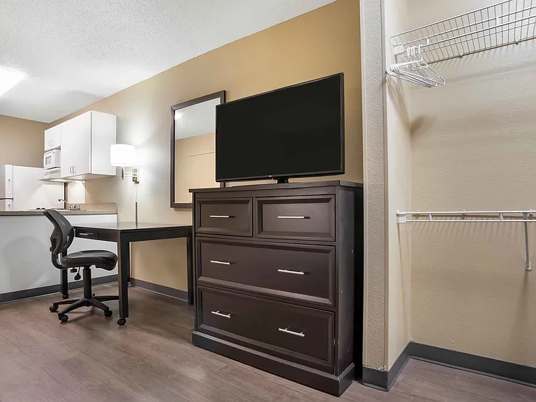 Studio Suite - 1 Queen Bed