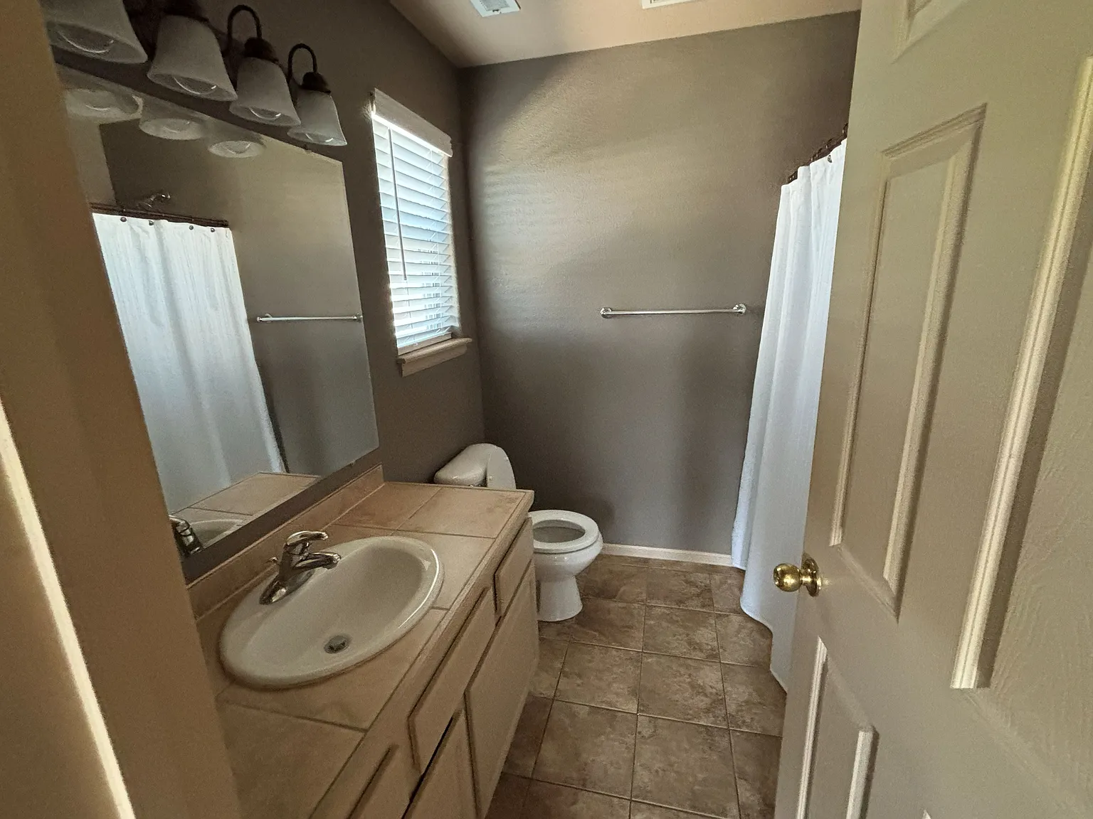 3 bed, 1362 sqft, $1,600 — Photo 4