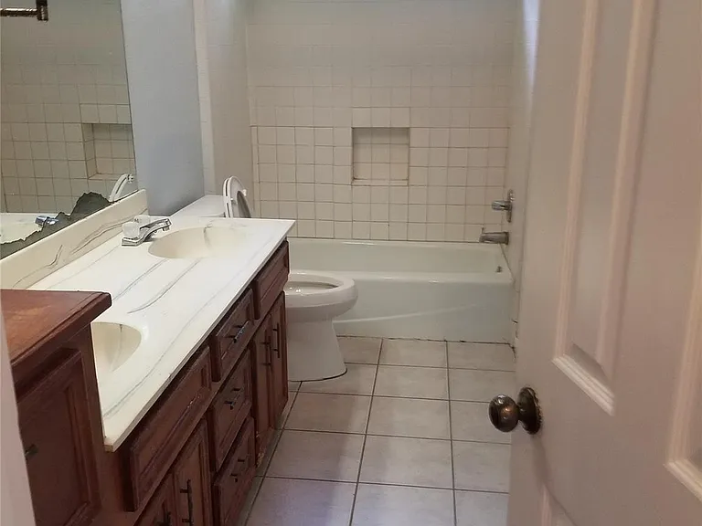 15526 Rio Plaza Dr — Photo 31
