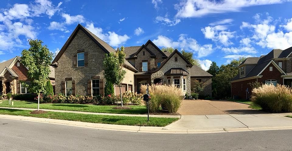 1st image of 829 Queen Annes Ct