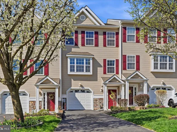 39 Hoag Ln, Aston, PA 19014