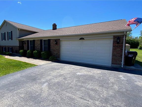 3rd image of 1588 Roamont Dr