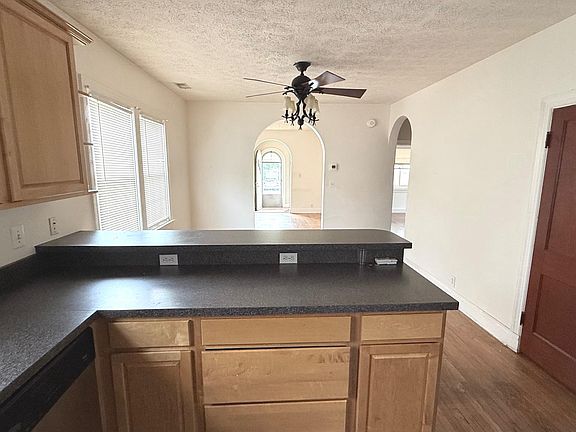 4th image of 1933 Cedar Ln