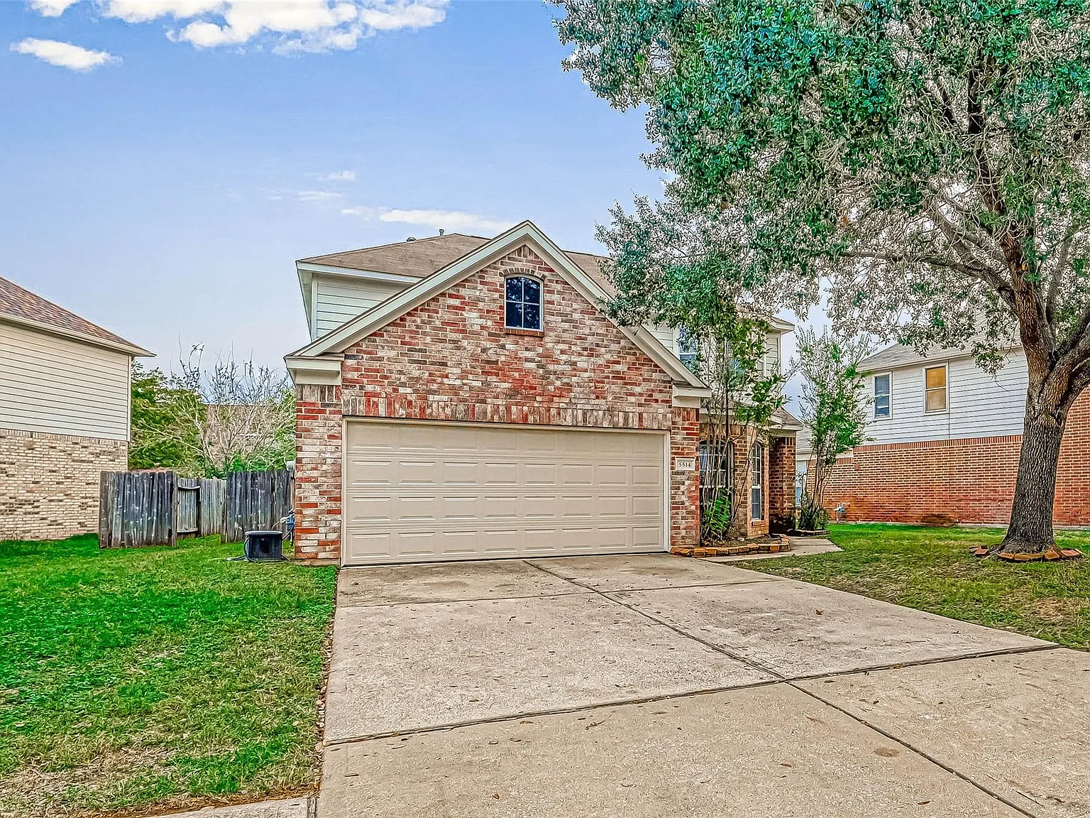 4 bed, 2.5 bath, 2639 sqft, $2,500 — Photo 2