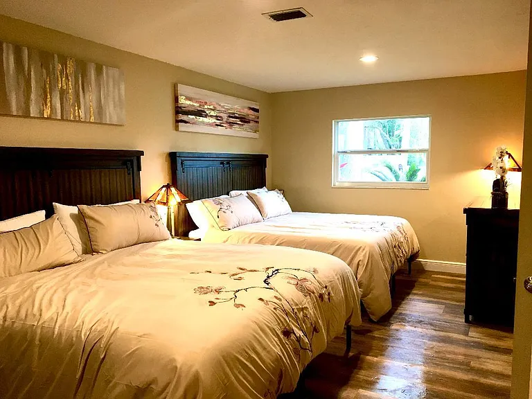 17208 Orangewood Dr — Photo 32