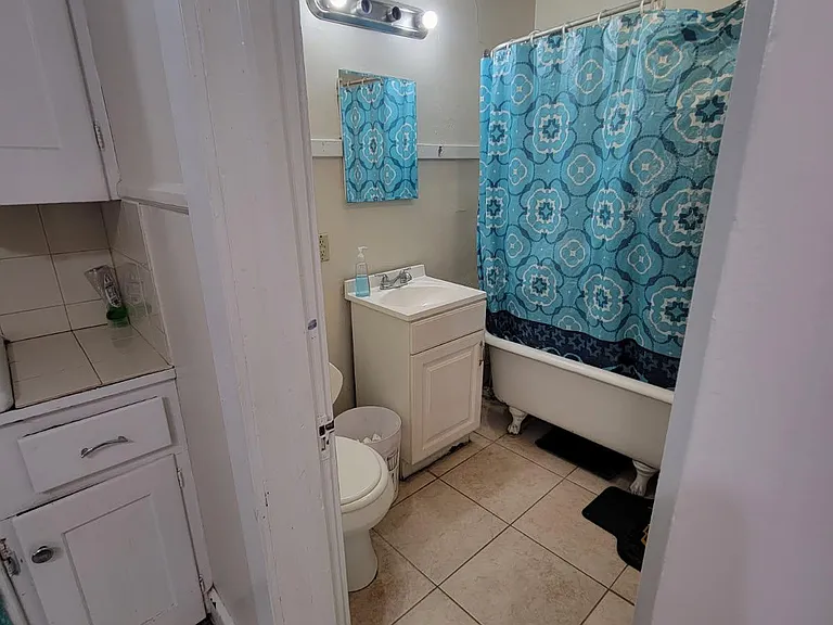25-27 Crocker Ave #1 — Photo 2