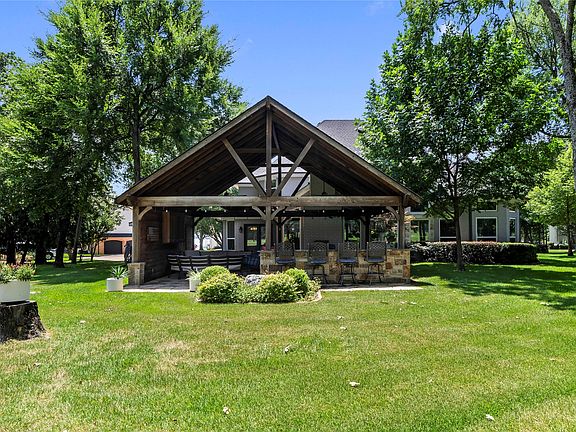 3rd image of 301 Saint Andrews Dr