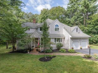21 Mitchellwood Dr, Falmouth, ME 04105