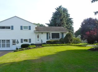 102 Manor Dr, East Syracuse, NY 13057