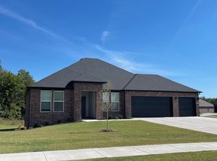 201 N Kit Kat Ct, Siloam Springs, AR 72761