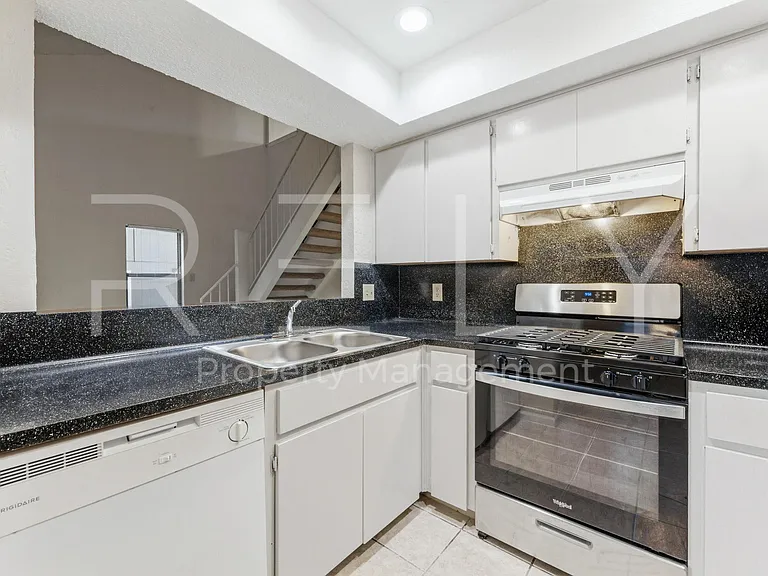 1005 Milford Way #A — Photo 9