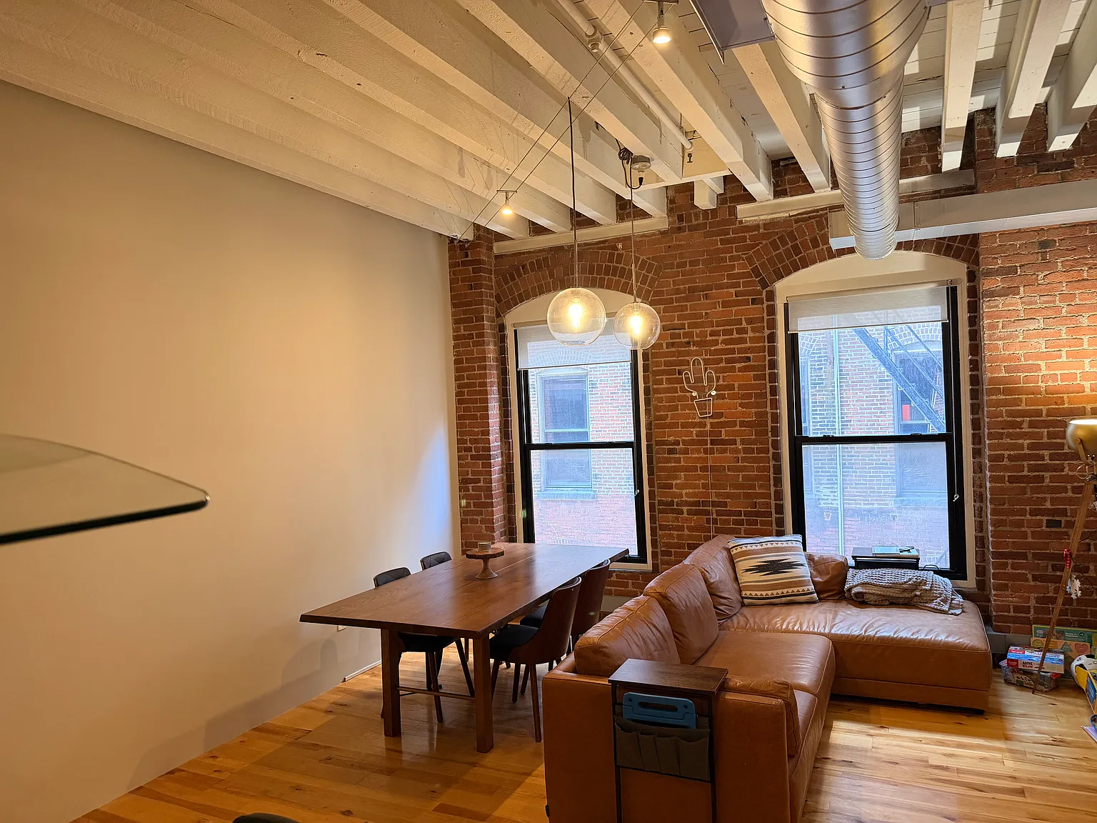2 bed, 1055 sqft, $4,500 — Photo 2