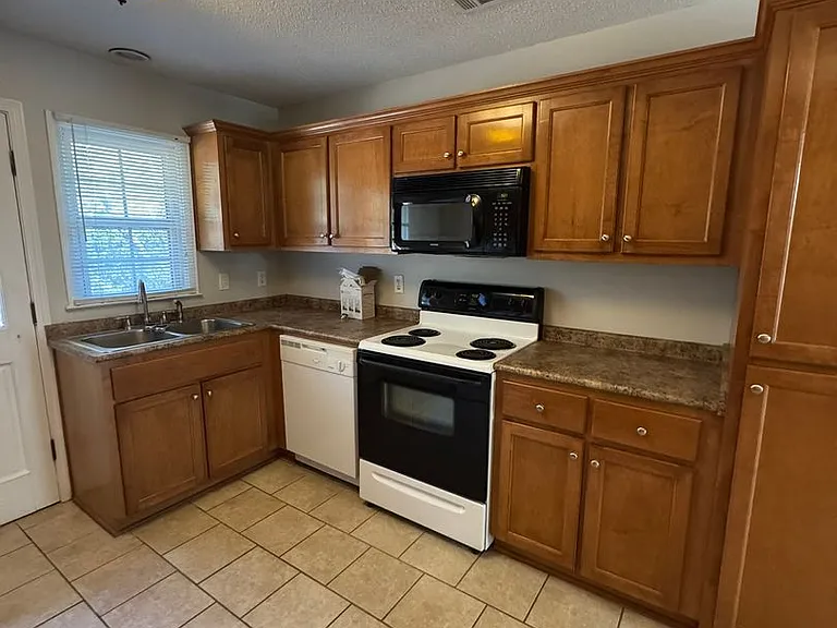 315 Brannen St #B — Photo 2