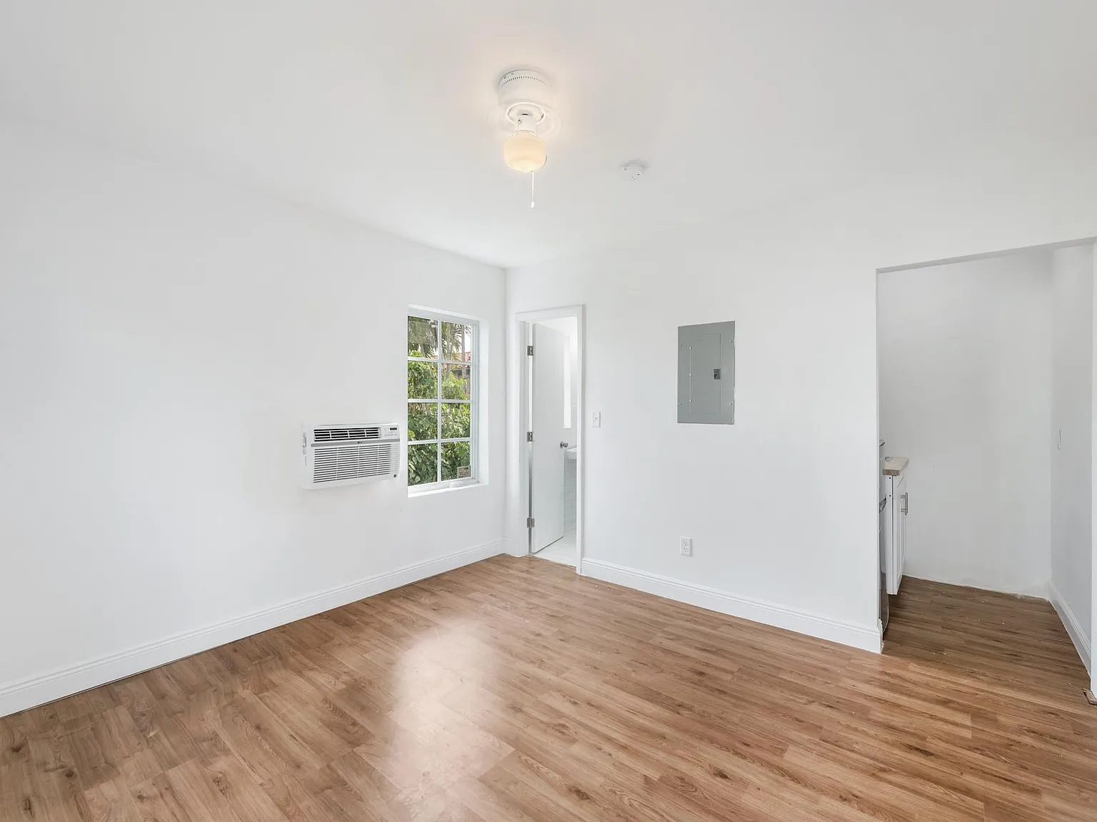 Studio, 375 sqft, $1,550 — Photo 3