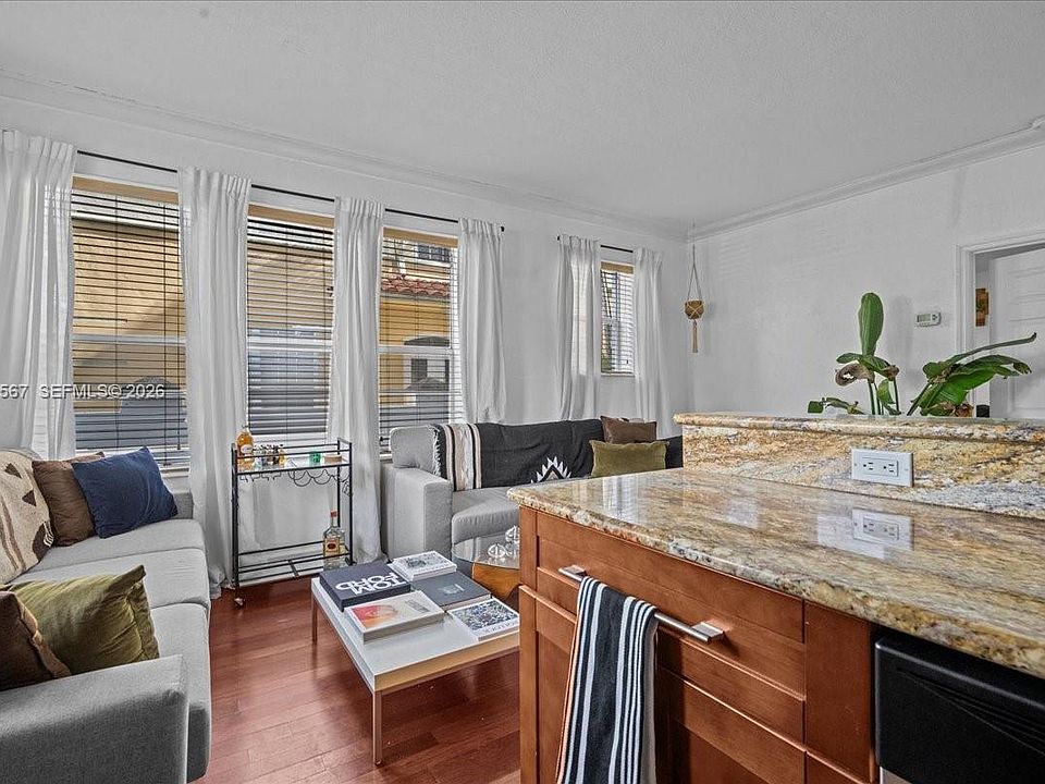 1st image of 1027 Pennsylvania Ave APT 101