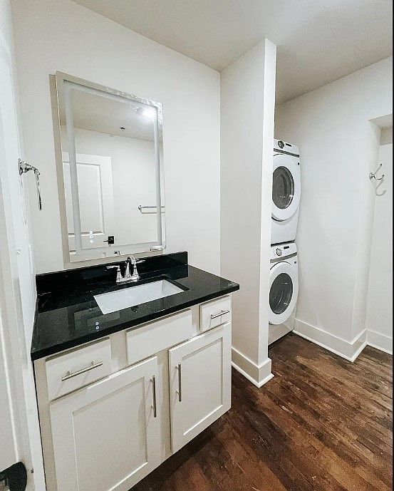 2nd image of 1201 N Central St Unit 101