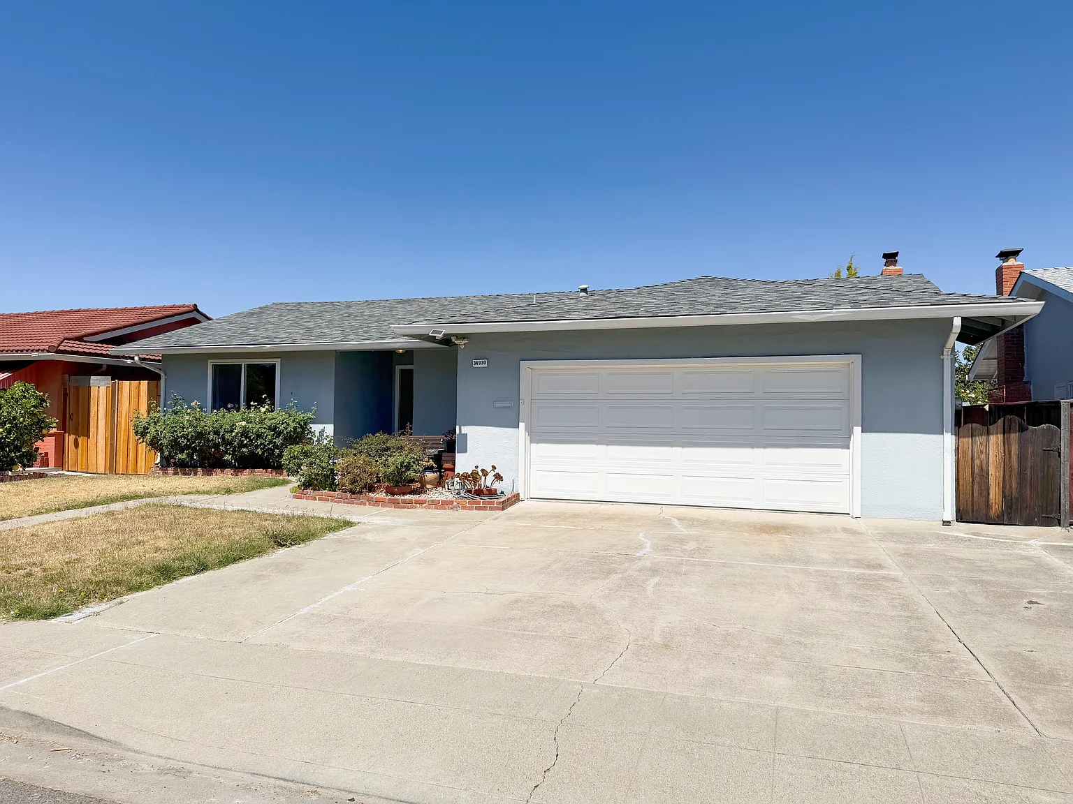 4 bed, 1627 sqft, $4,100 — Photo 1