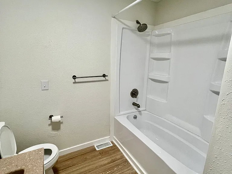 1932 Carolina Ln — Photo 11