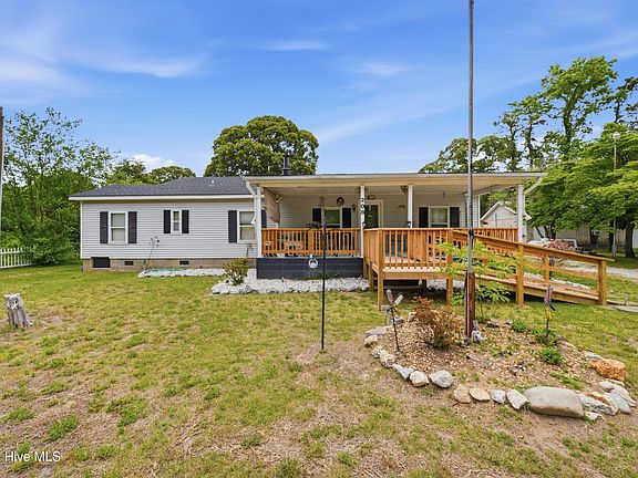 2nd image of 208 Manteo Trail