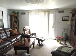 605 Woodmere Dr APT 10, New Stanton, PA