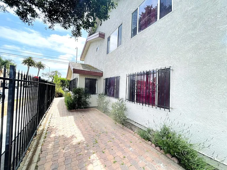 1349 Walnut Ave #A — Photo 20