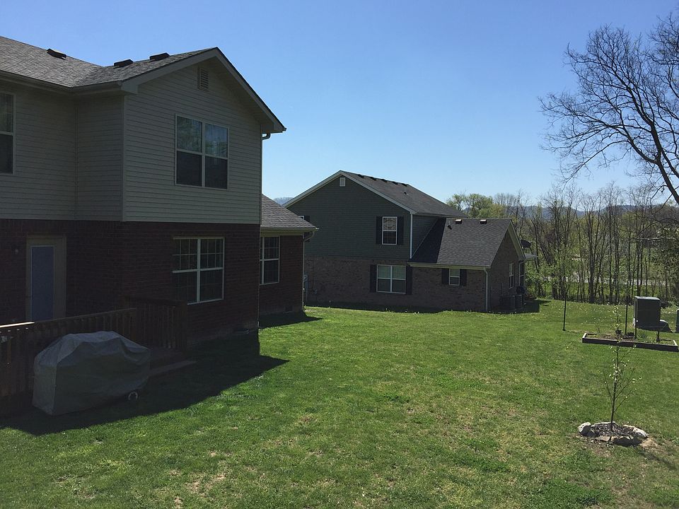 2nd image of 105 Lynne Dr