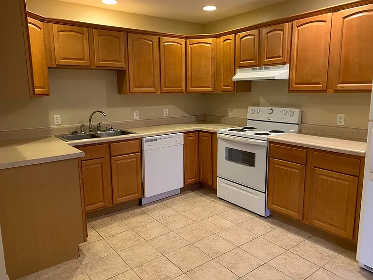 207 N Vine St — Photo 4
