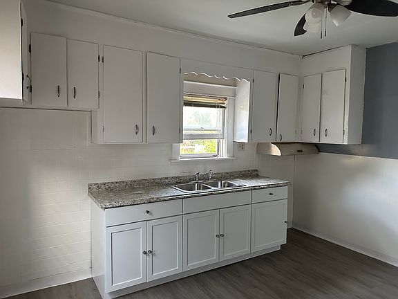 4th image of 815 17th St APT 1
