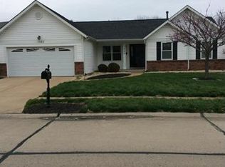 1025 Keeneland Rd, Florissant, MO 63034