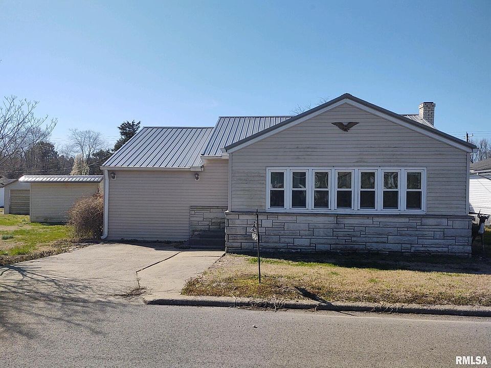 1st image of 604 E Washington St