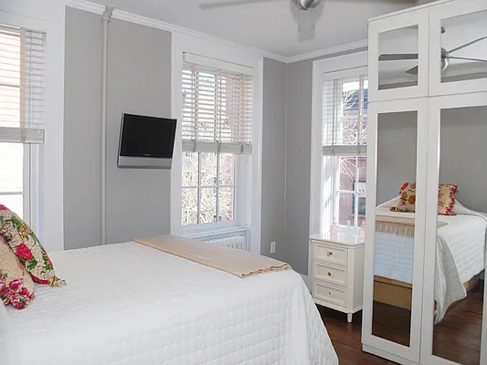 Sold by Sotheby's International Realty | media 19