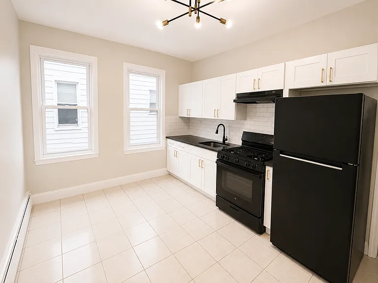 174-176 Vermont Ave #1L — Photo 2