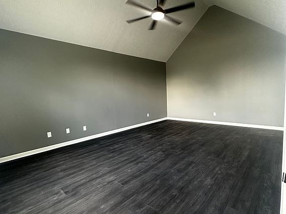 3rd image of 931 Meadowlark Dr