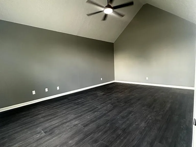 931 Meadowlark Dr — Photo 3