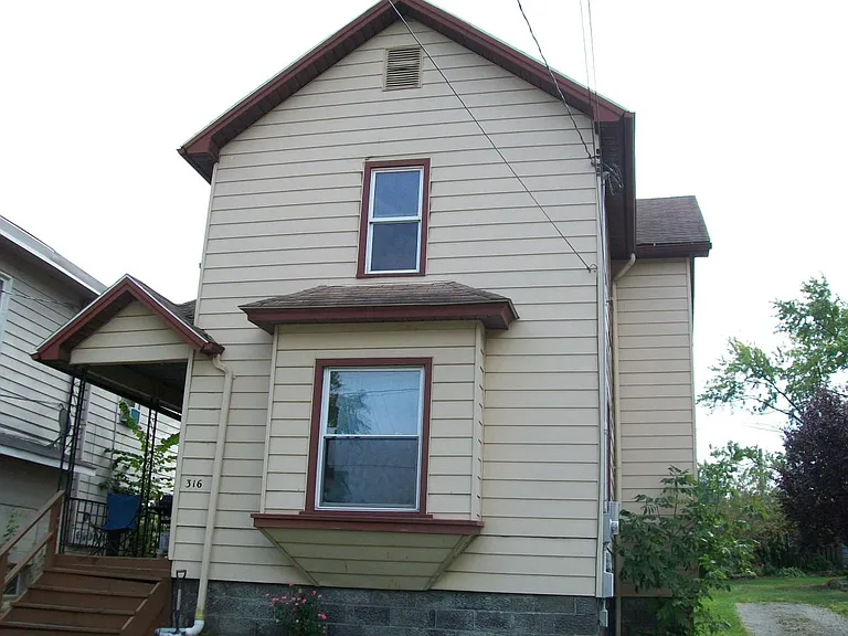 316 W Main St #HOUSE — Photo 2