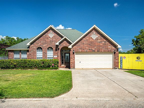 3rd image of 8015 Bayview Dr