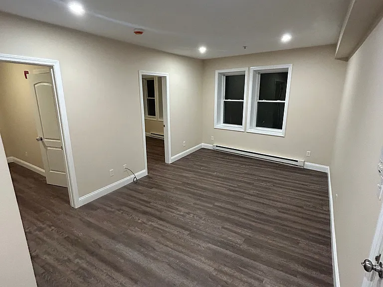 1039 Main St #7 — Photo 3