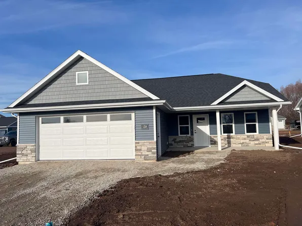 138 Golf Course Dr, Wrightstown, WI 54180