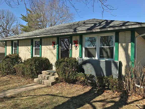 2nd image of 3404 Sycamore Ln