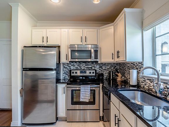 3rd image of 4132 Saint Charles Ave APT A1
