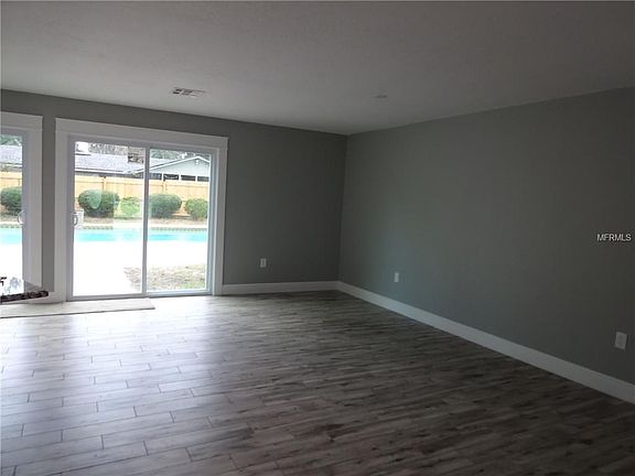 4th image of 300 Larkwood Dr
