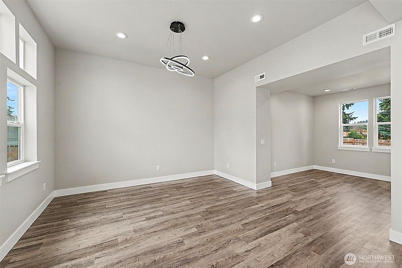 4th image of 903 138th Street E