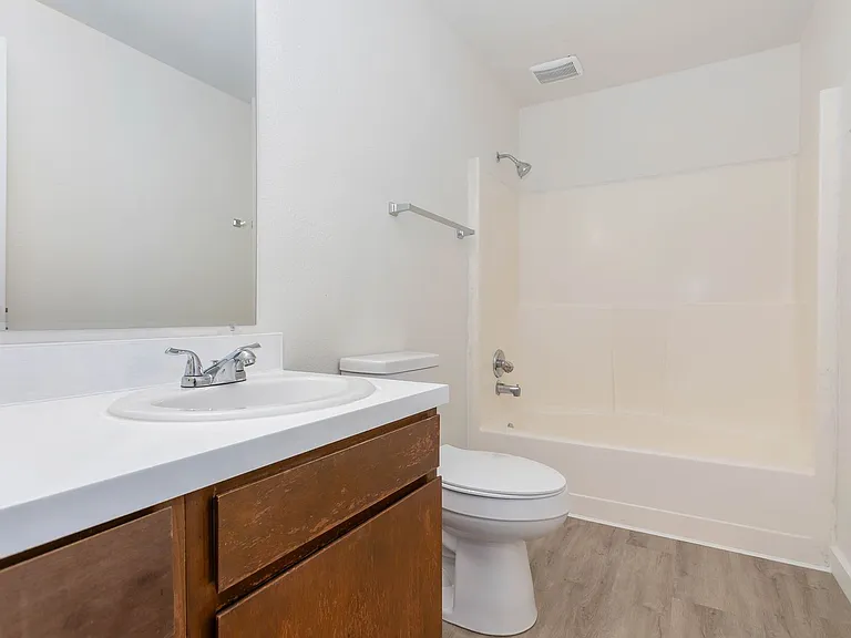 Glacier Park Apartments — Photo 35